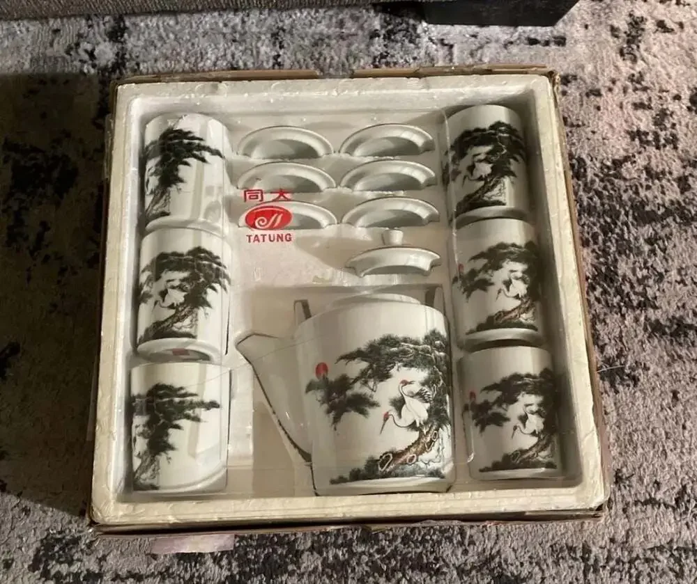 Vintage Tatung Porcelain Tea Set with Teapot and 5 Covered Tea Cups
